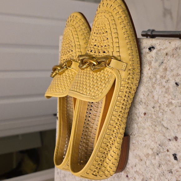 Tory Burch Yellow Woven Flats with Gold Detail - Picture 4 of 9